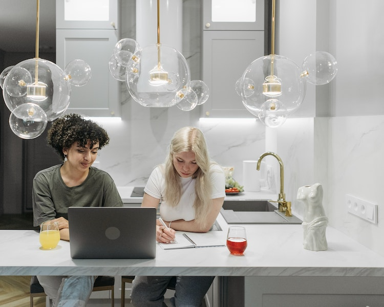 Get the best precis example and create your own paper easily